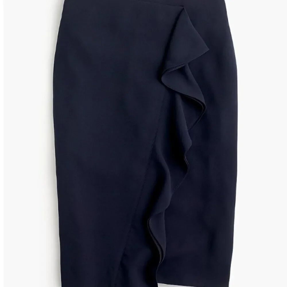 Like New! J.Crew Ruffle Pencil Skirt in White in Size 6